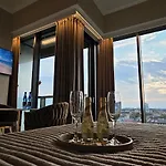 Golden Horizon Hanza Tower - & Sky View *