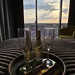 Golden Horizon Hanza Tower - & Sky View Apartamento *