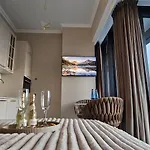 Golden Horizon Hanza Tower - & Sky View Apartamento *