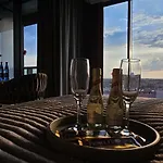 Golden Horizon Hanza Tower - & Sky View Apartamento *