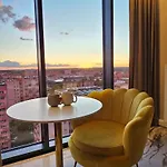 Golden Horizon Hanza Tower - & Sky View Apartamento *