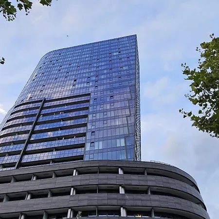 Golden Horizon Hanza Tower - & Sky View