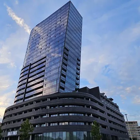 Golden Horizon Hanza Tower - & Sky View
