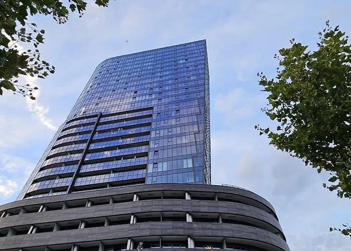 Golden Horizon Hanza Tower - & Sky View