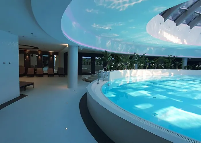 Golden Horizon Hanza Tower - & Sky View